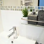 Tribeca Center 아파트